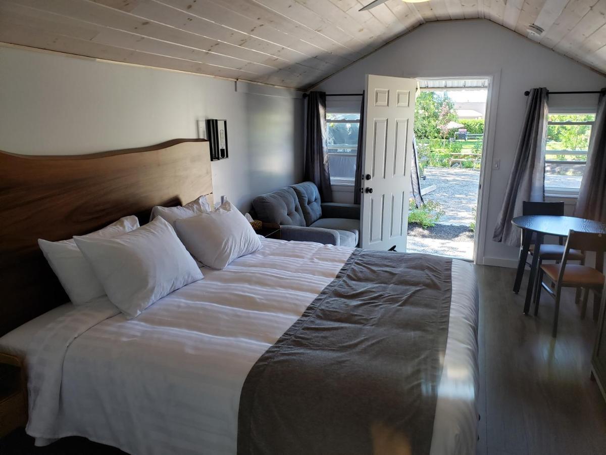 Adventure The Bruce Inn - Recently Renovated With Outdoor Hot Tub Tobermory Eksteriør billede