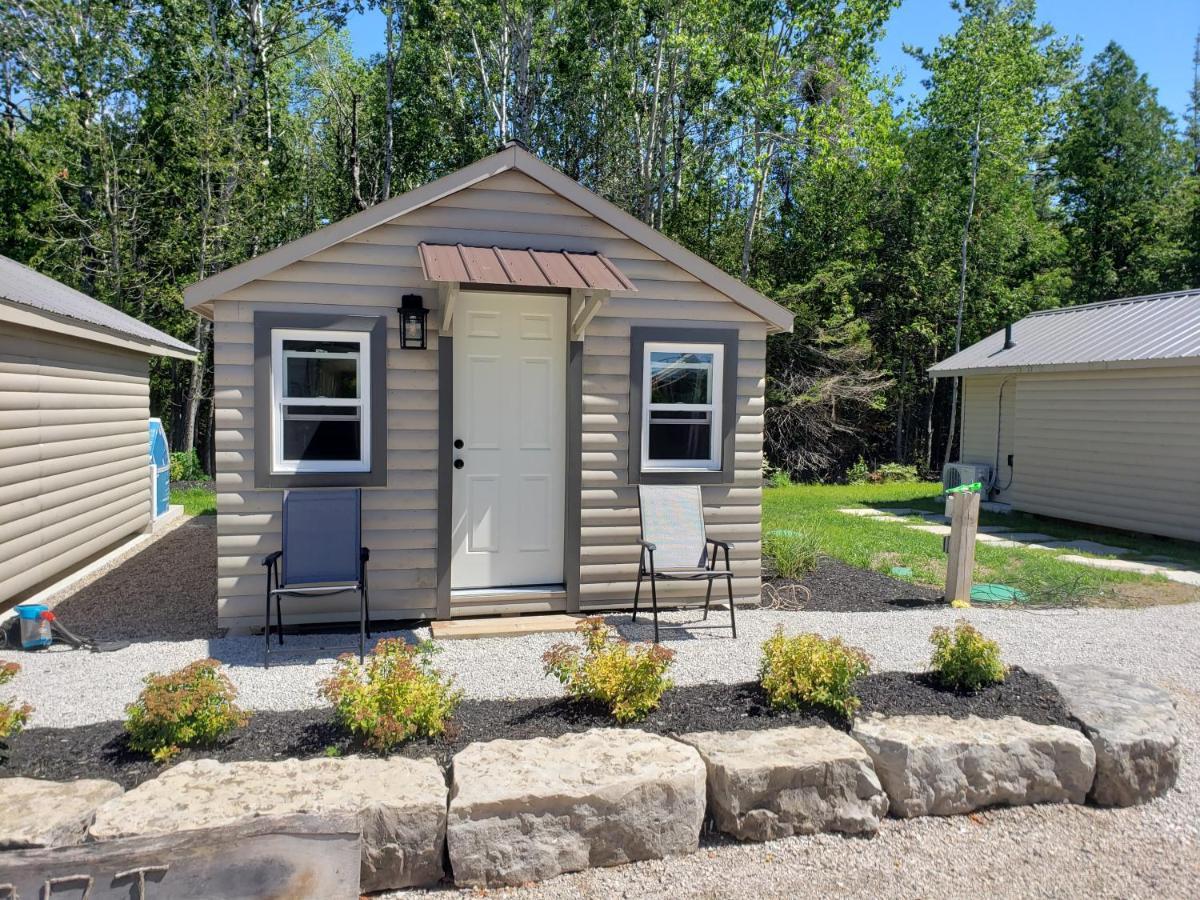 Adventure The Bruce Inn - Recently Renovated With Outdoor Hot Tub Tobermory Eksteriør billede